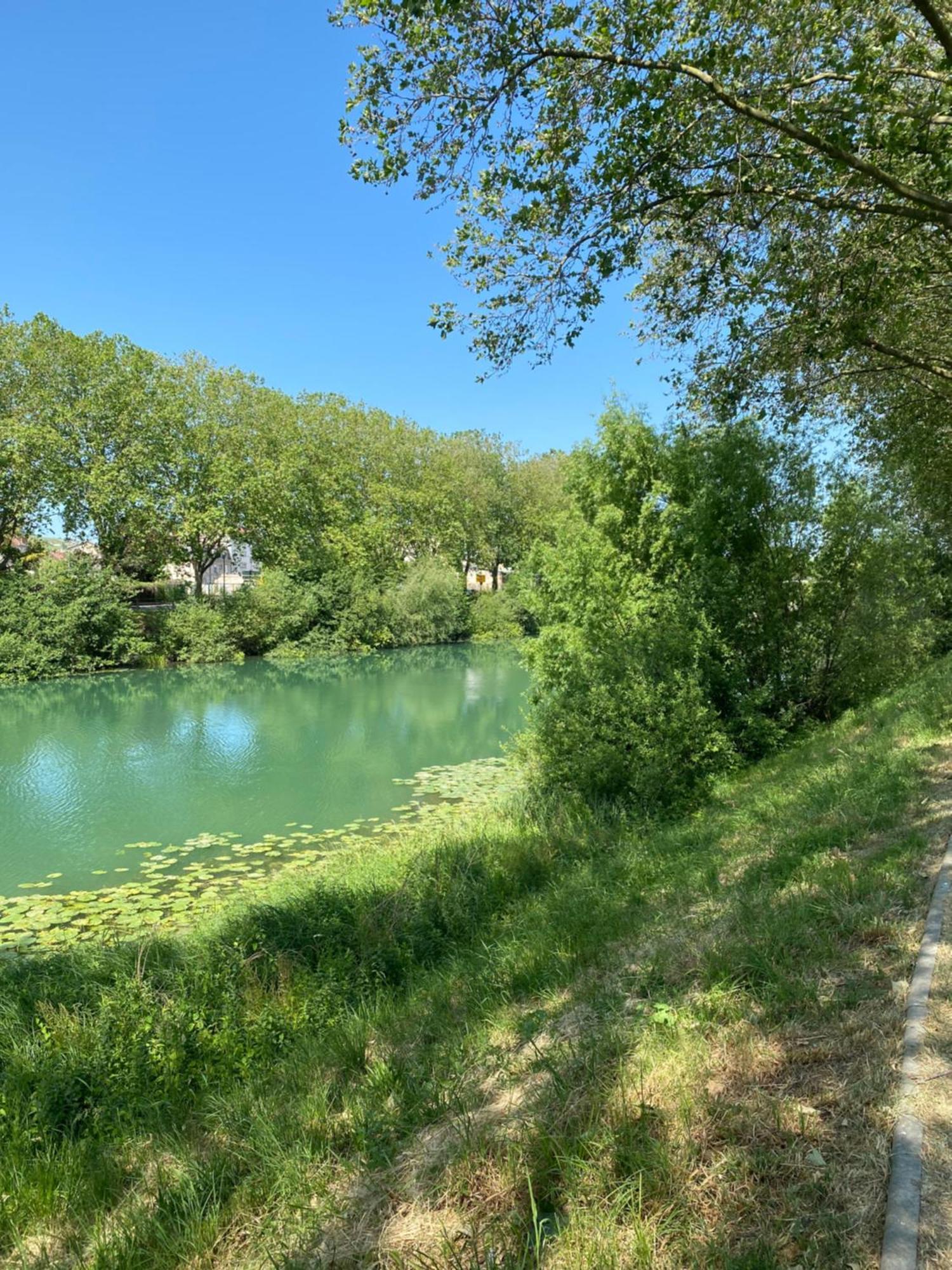 Bienvenue Au Quai 27 Épernay Exterior foto